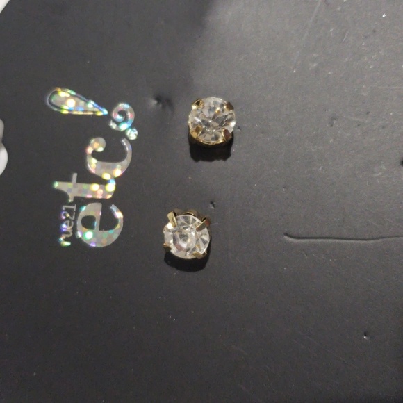 Etc! Gold tone Dangling Charm Necklace & Earring Set - Beaded Women's Jewelry - Picture 7 of 7